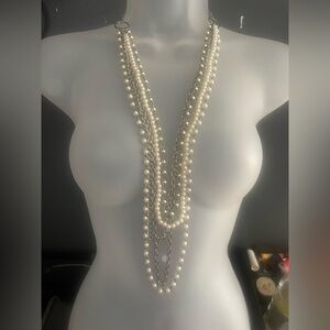 Elegant Pearl and Silver Necklace